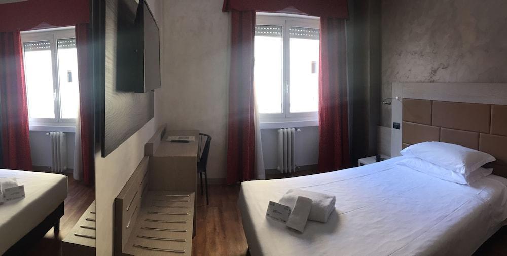 Hotel Gamma Milano Esterno foto