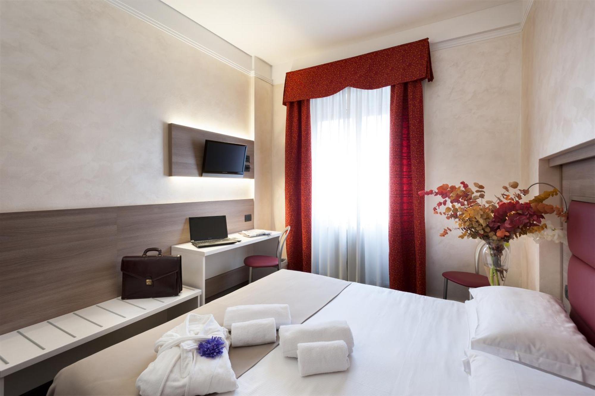 Hotel Gamma Milano Esterno foto