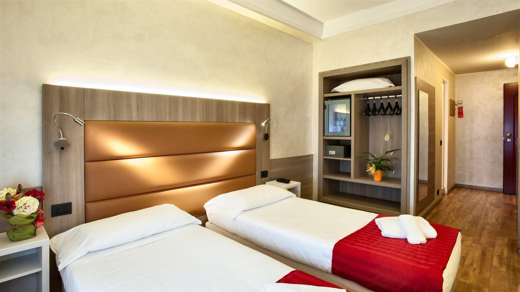 Hotel Gamma Milano Esterno foto