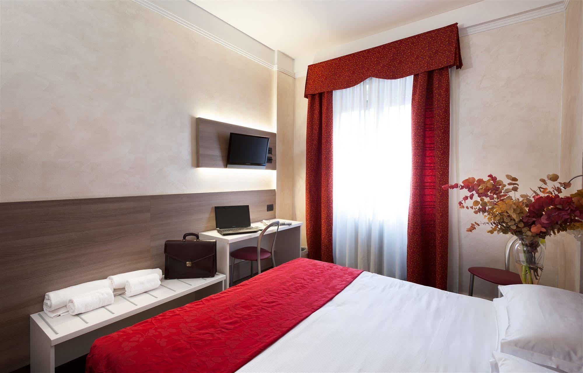 Hotel Gamma Milano Esterno foto
